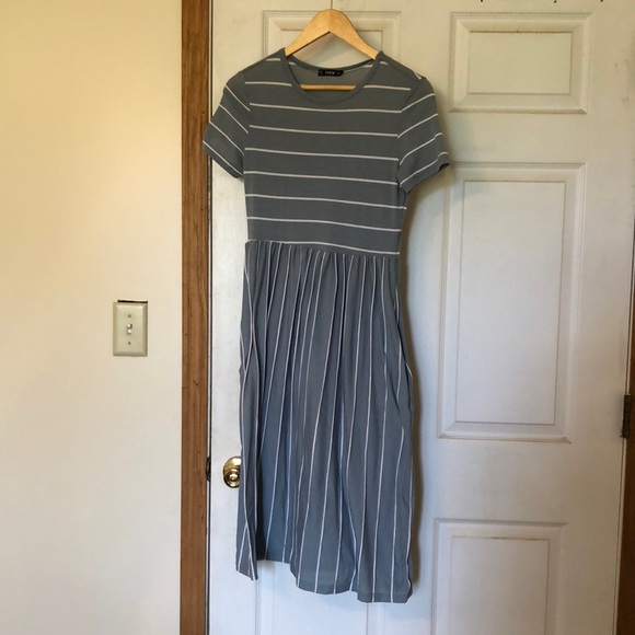 Blue striped dress with pockets - Picture 1 of 3